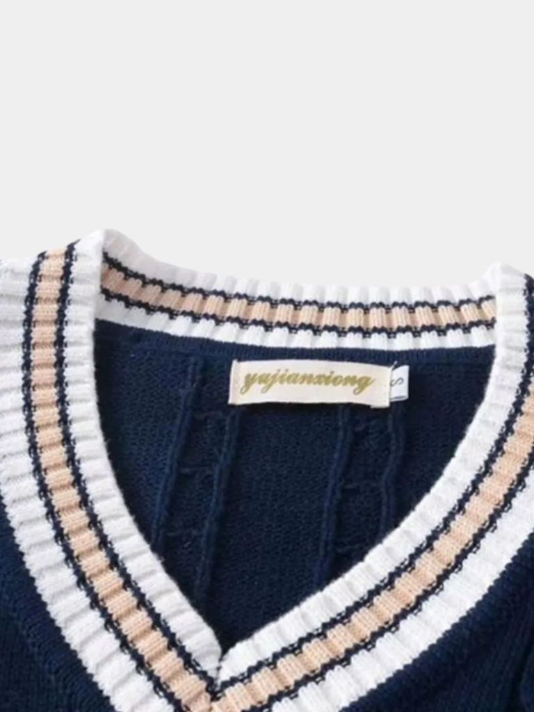 Elegant Knit Vest with V-Neck - Alder & Voss