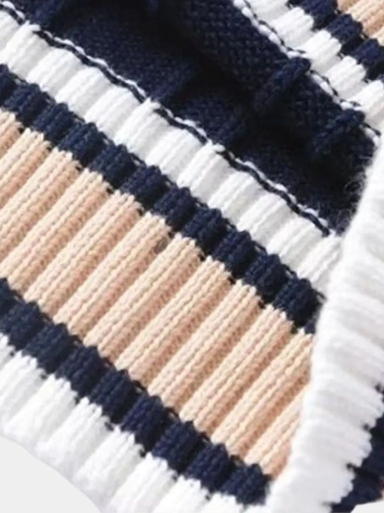 Elegant Knit Vest with V-Neck - Alder & Voss